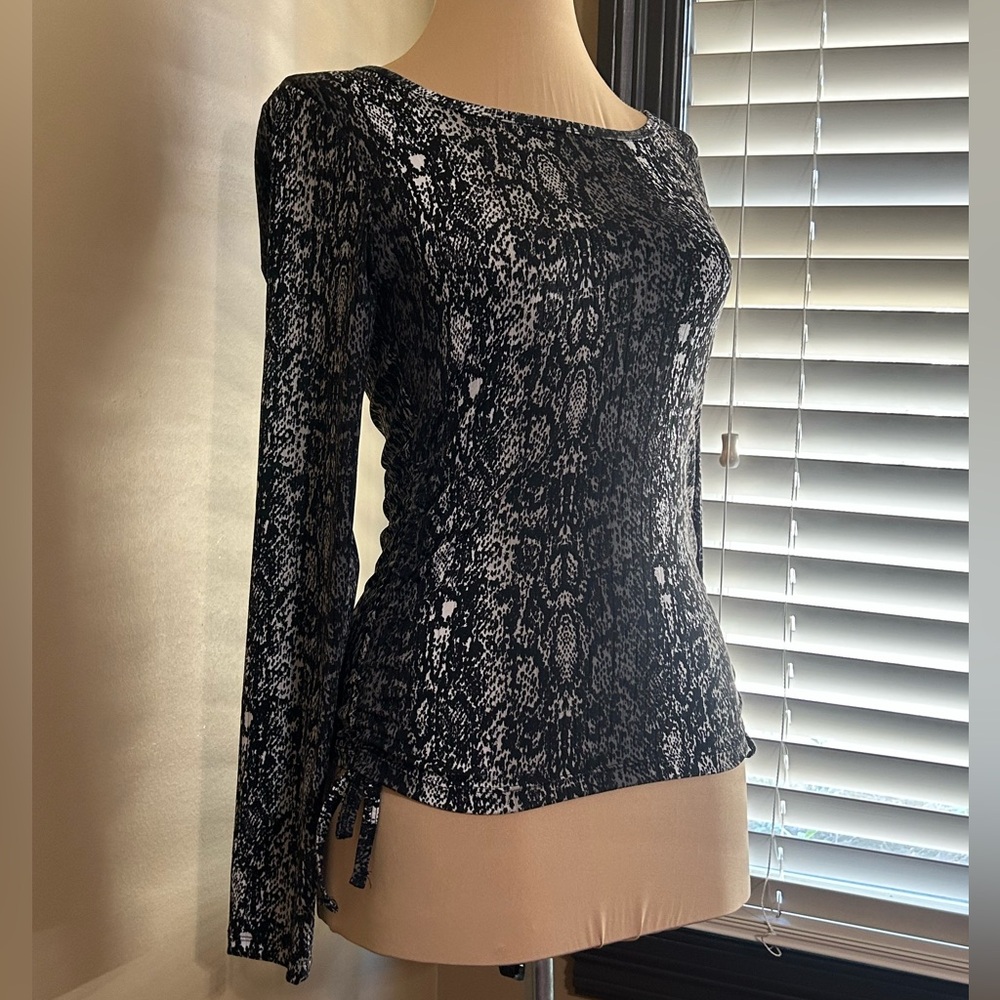 Full Circle Trends Black and White Snakeskin Print Long Sleeve Women's Top